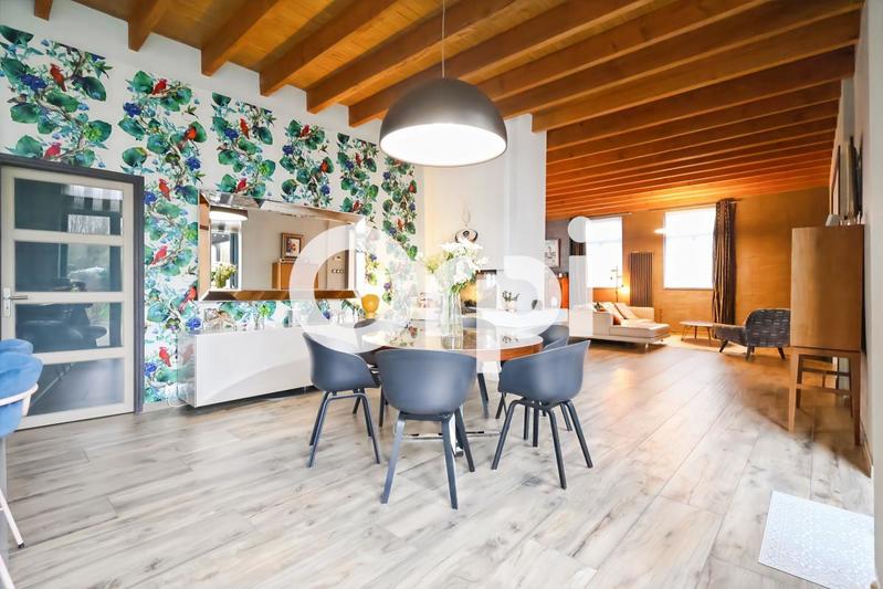 Maison - 243 m² - 5 pièces