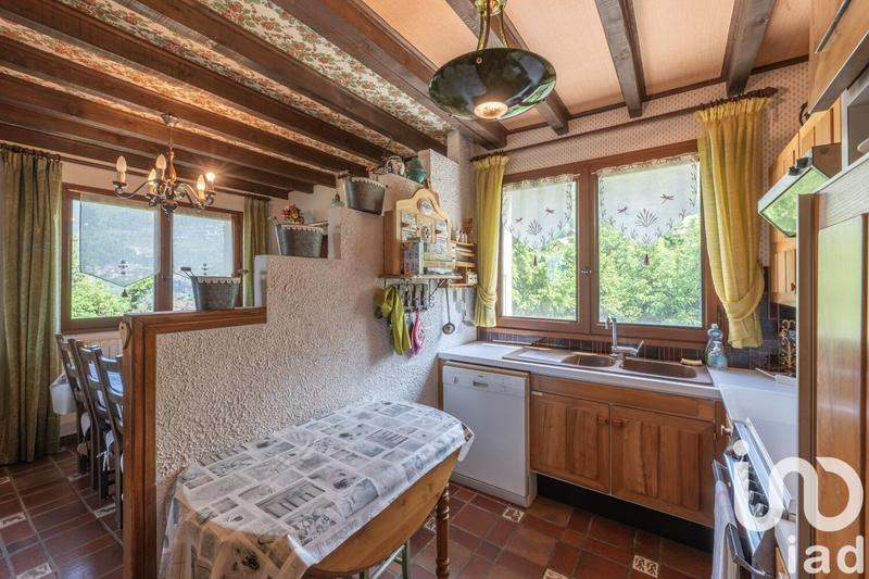 Maison - 227 m² - 8 pièces