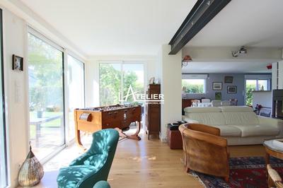 Maison - 225 m² - 9 pièces