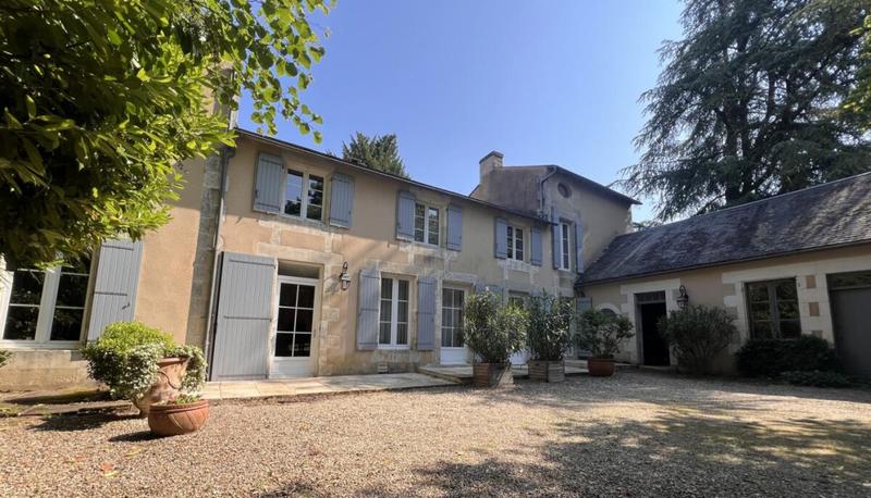 Maison - 210 m² - 9 pièces