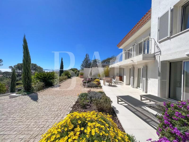 Villa - 270 m² - 8 pièces