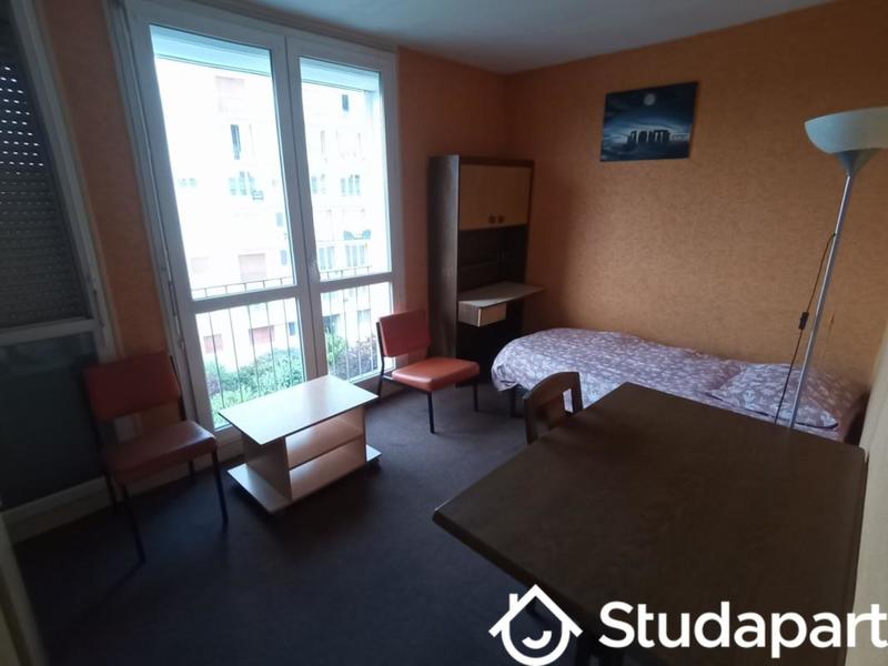 Chambre - 11 m² - 1 pièce