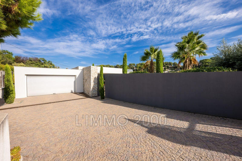 Villa - 306 m² - 8 pièces