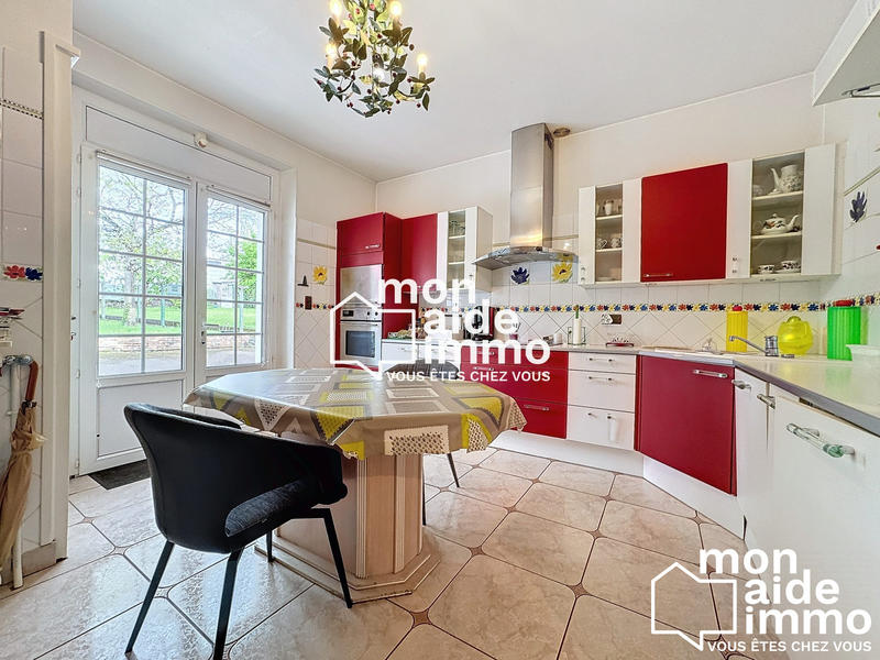 Maison - 300 m² - 15 pièces