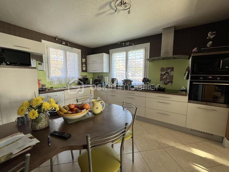 Maison - 180 m² - 11 pièces