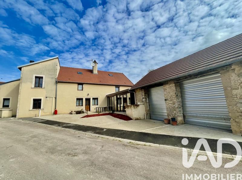 Maison - 256 m² - 8 pièces