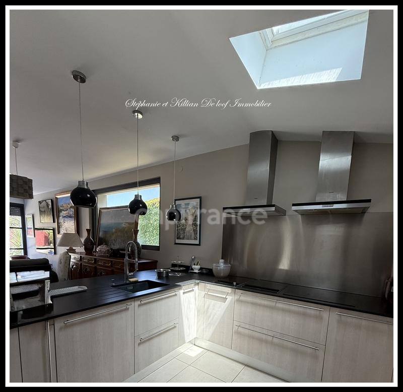 Maison - 250 m² - 7 pièces