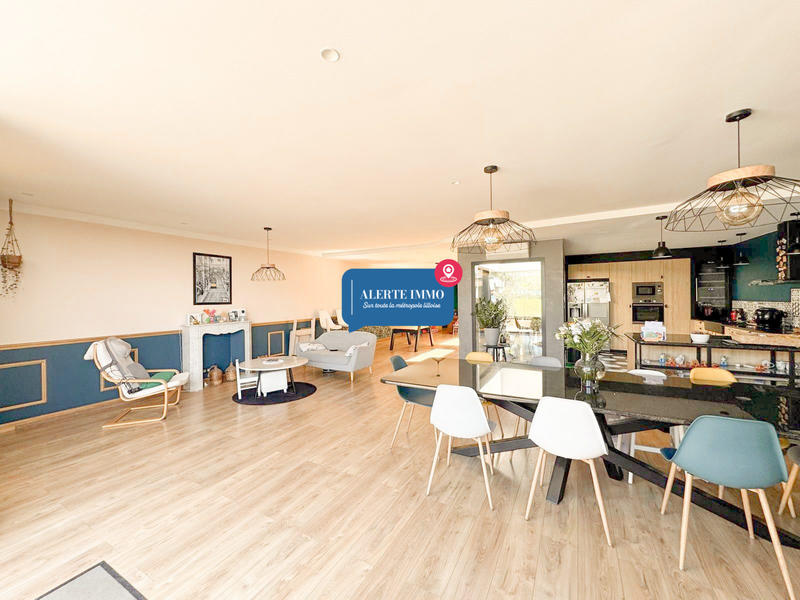 Maison - 243 m² - 7 pièces