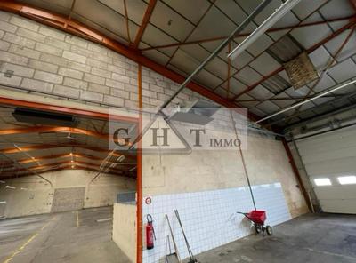 Entrepôt - 1 892 m²