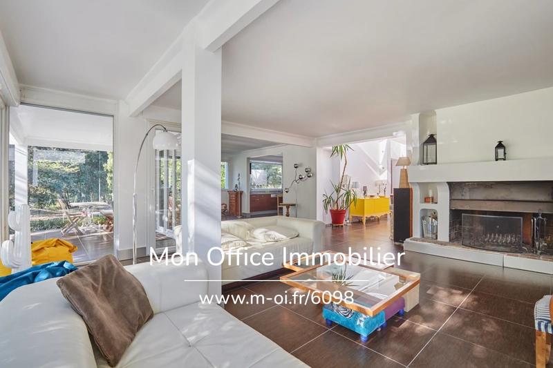 Villa - 240 m² - 6 pièces