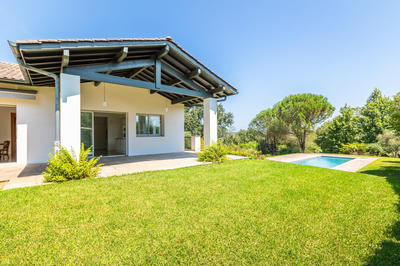 Maison - 329 m² - 8 pièces