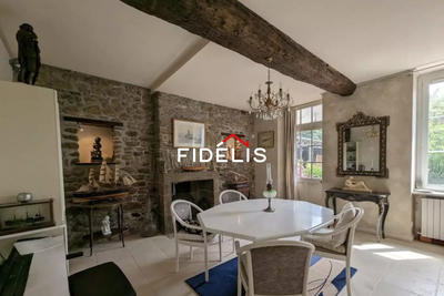 Maison - 327 m² - 11 pièces