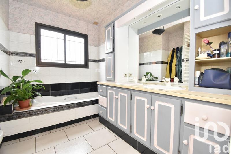 Maison - 177 m² - 7 pièces