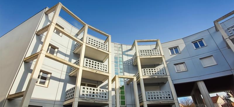 Appartement ancien - 82 m² - 3 pièces