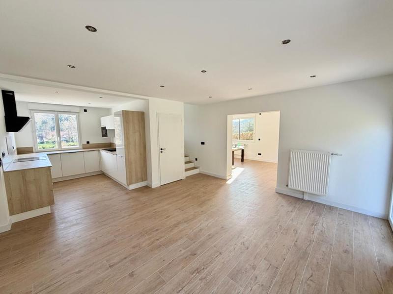 Maison - 190 m² - 9 pièces