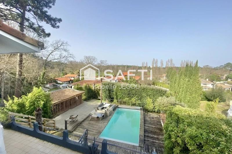 Villa - 329 m² - 9 pièces