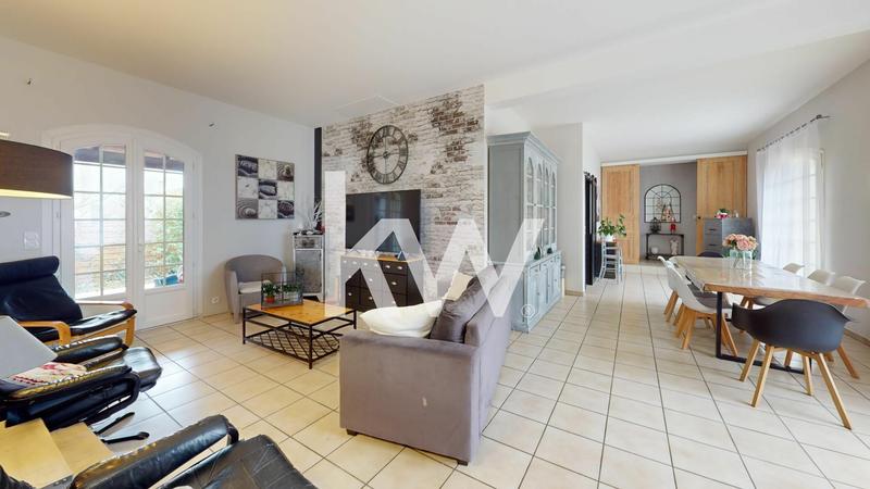 Maison - 214 m² - 9 pièces