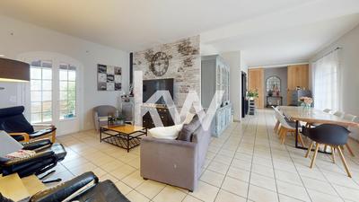 Maison - 214 m² - 9 pièces