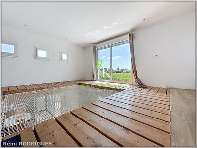 Maison - 213 m² - 9 pièces