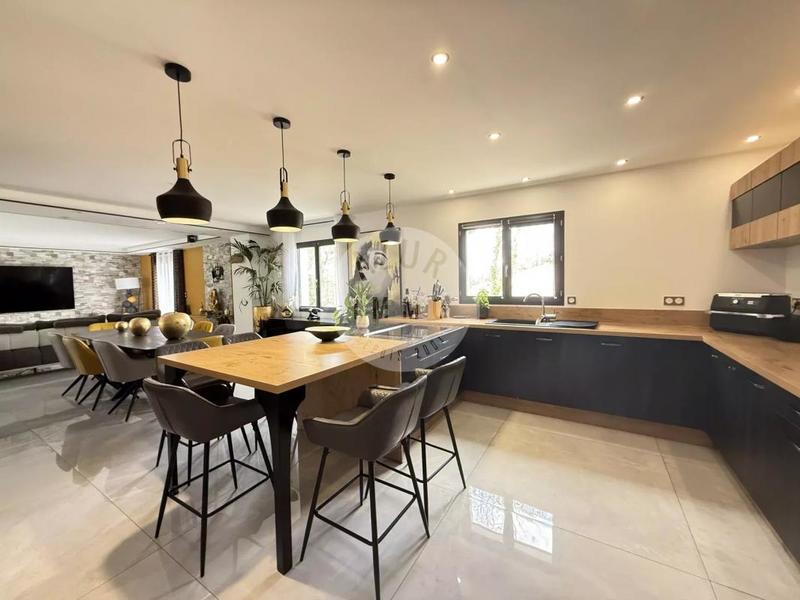 Villa - 160 m² - 6 pièces