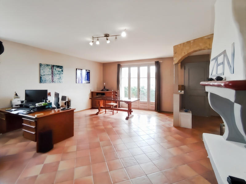 Maison - 245 m² - 9 pièces