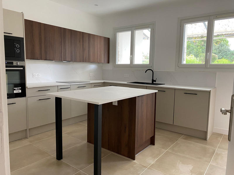 Maison - 201 m² - 8 pièces