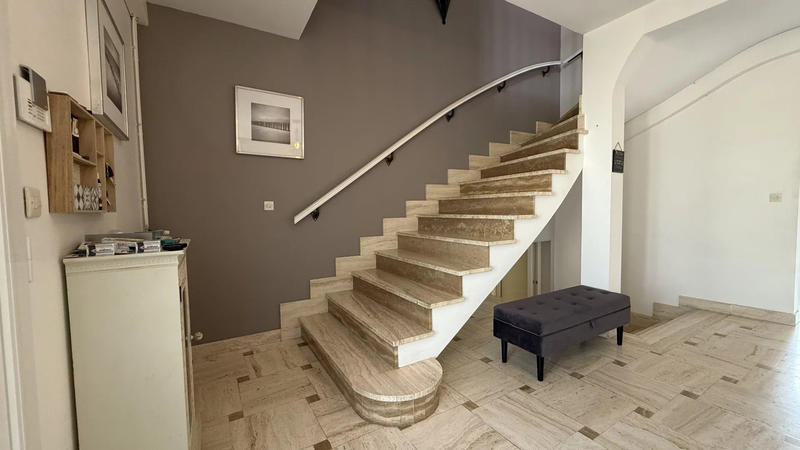 Maison - 307 m² - 10 pièces