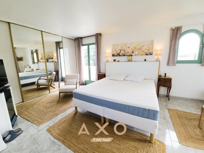 Maison - 251 m² - 8 pièces