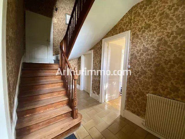 Maison - 186 m² - 9 pièces