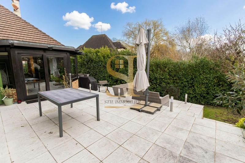 Maison - 228 m² - 7 pièces