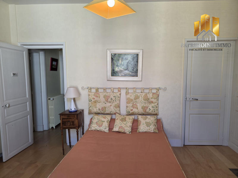 Maison - 300 m² - 10 pièces