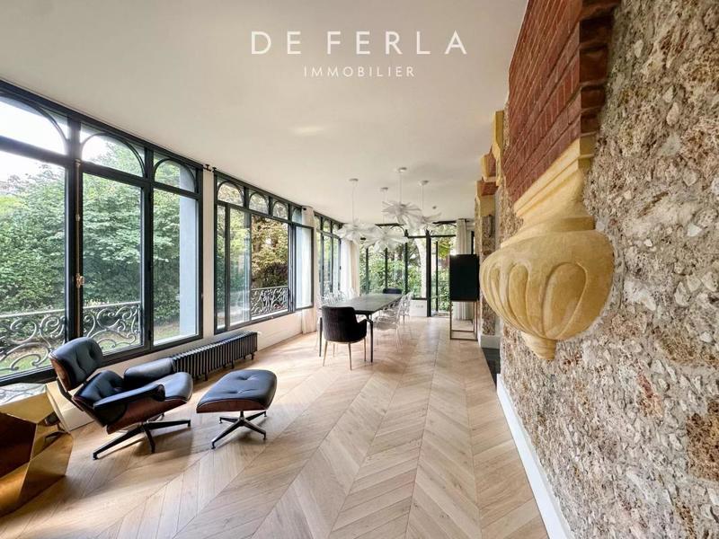 Maison - 276 m² - 8 pièces