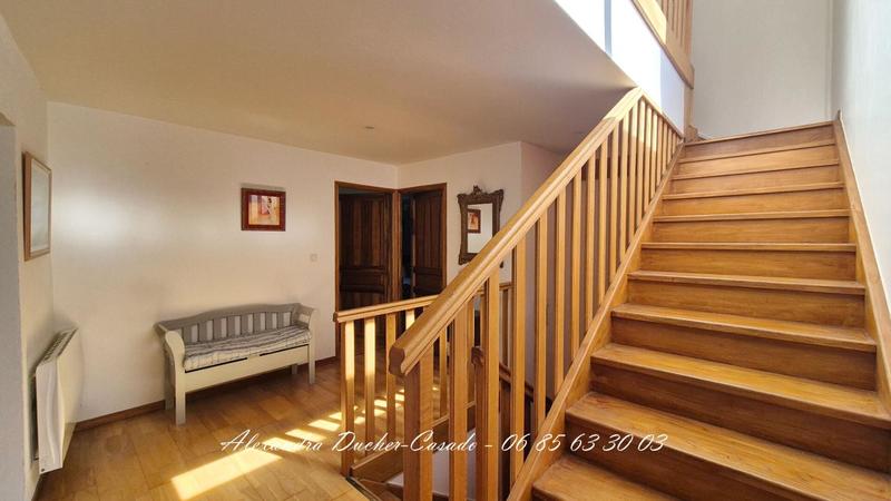 Maison - 217 m² - 8 pièces