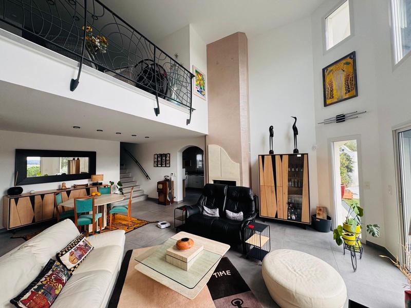 Maison - 203 m² - 6 pièces