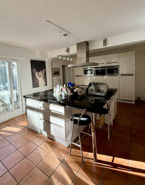 Villa - 305 m² - 10 pièces