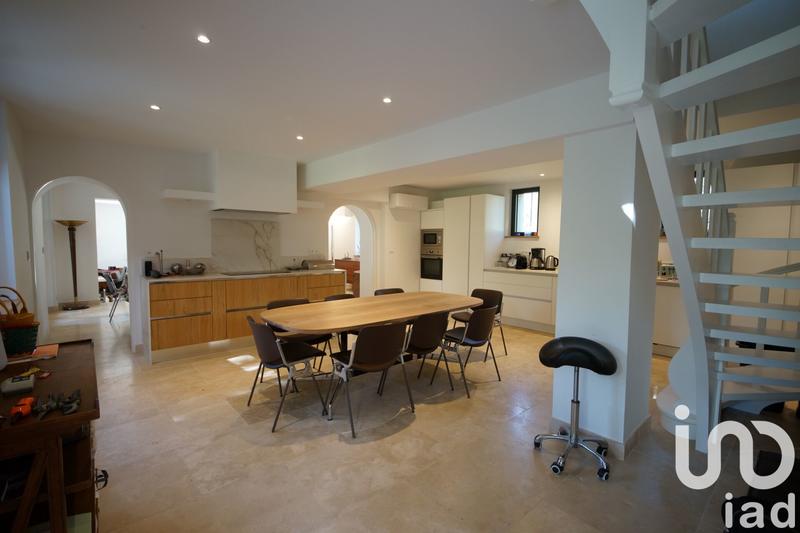 Maison - 250 m² - 9 pièces