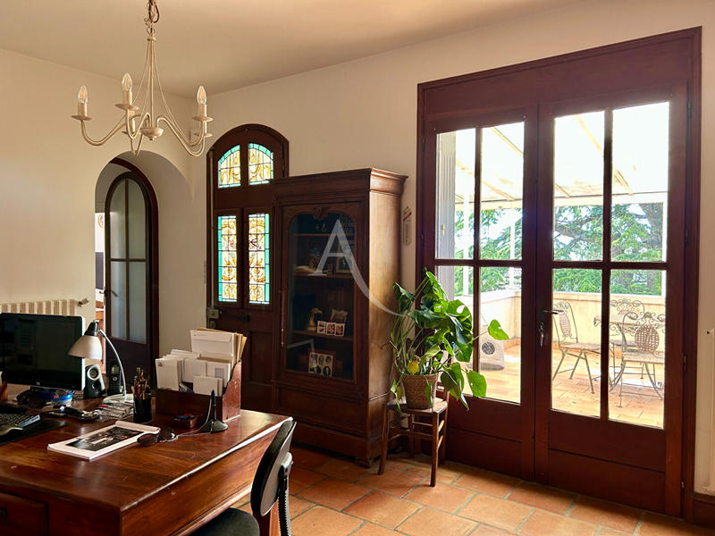 Maison - 312 m² - 9 pièces