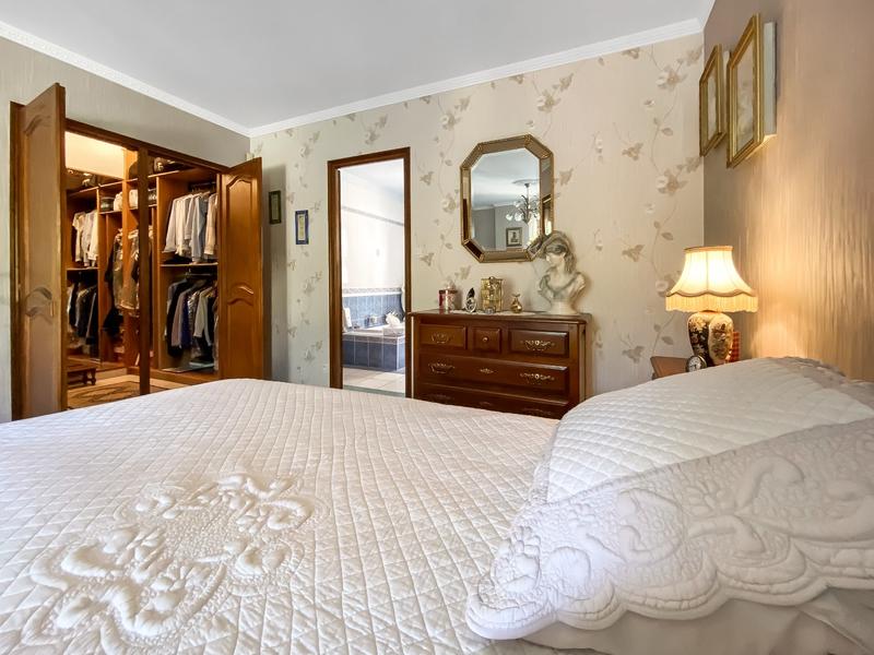 Maison - 224 m² - 9 pièces