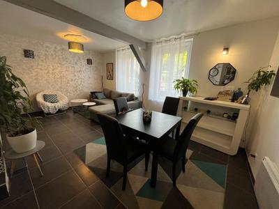 Maison - 104 m² - 4 pièces