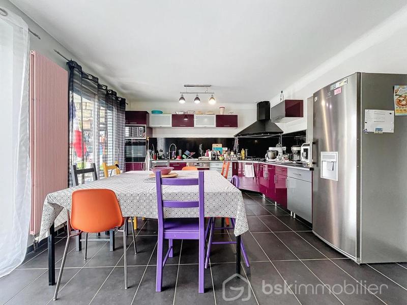 Maison traditionnelle - 190 m² - 9 pièces