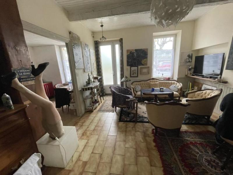 Maison - 330 m² - 8 pièces