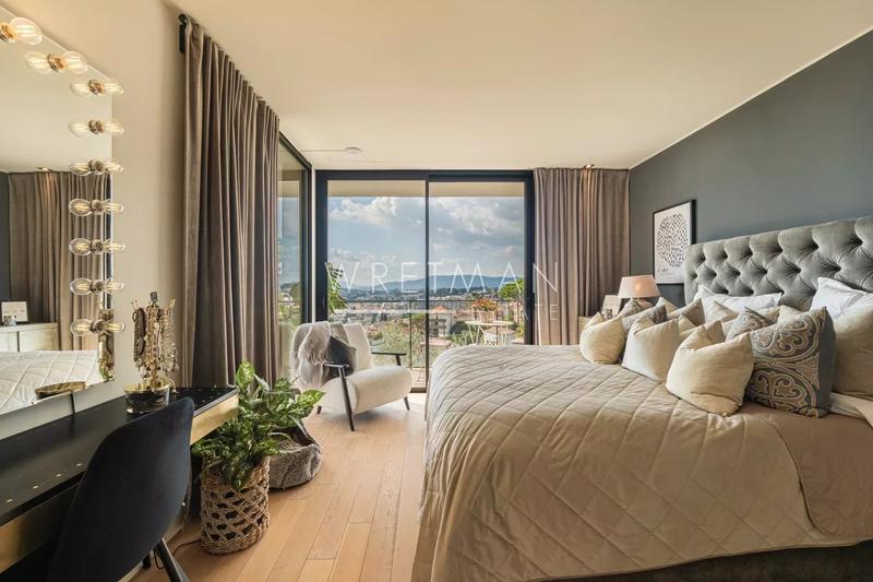 Villa - 242 m² - 6 pièces