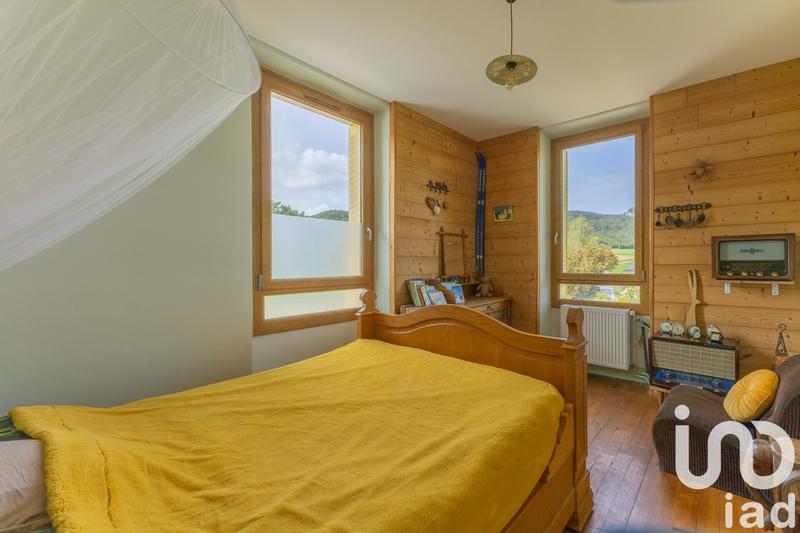 Maison - 257 m² - 8 pièces