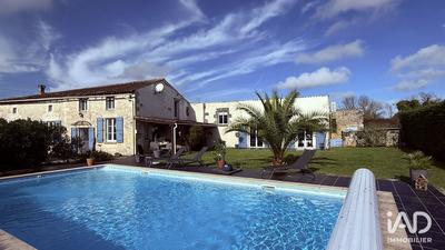 Maison - 240 m² - 5 pièces