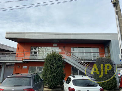 Local d'activité / Entrepôt - 173 m² - 7 pièces