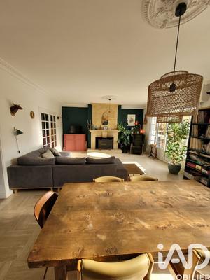 Maison - 180 m² - 7 pièces