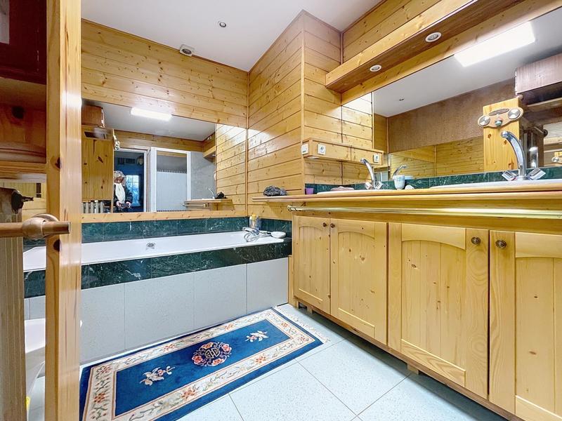 Maison - 242 m² - 10 pièces