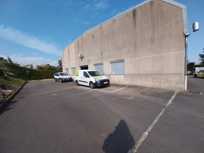 Divers - 1 051 m² - 15 pièces