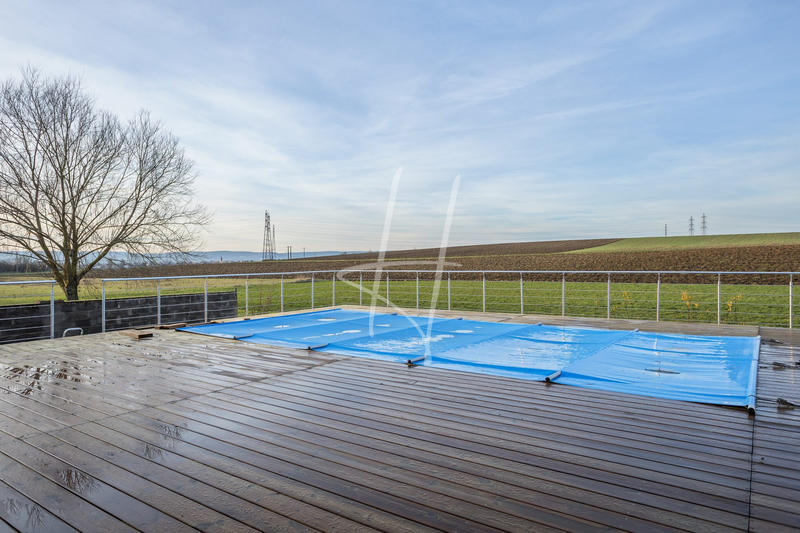 Maison - 200 m² - 7 pièces