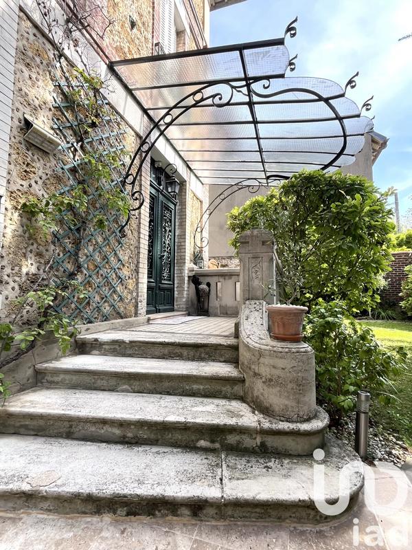 Maison - 200 m² - 6 pièces